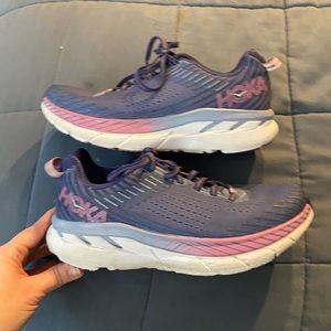 Hoka one one purple Clifton 5, women size 6